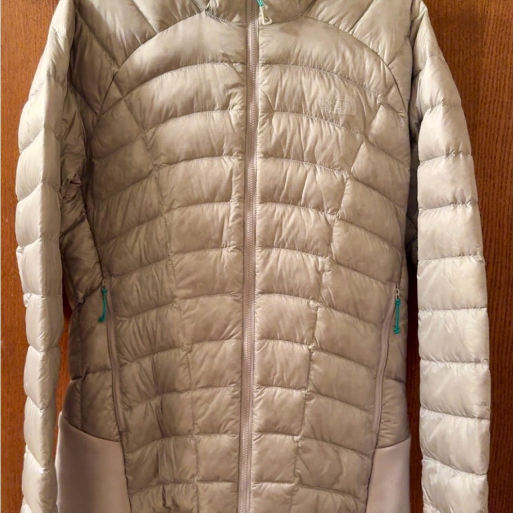 The North Face Women's Taupe Quilted Lightweight Puffer Jacket